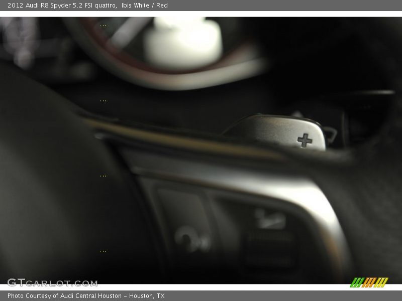 Ibis White / Red 2012 Audi R8 Spyder 5.2 FSI quattro