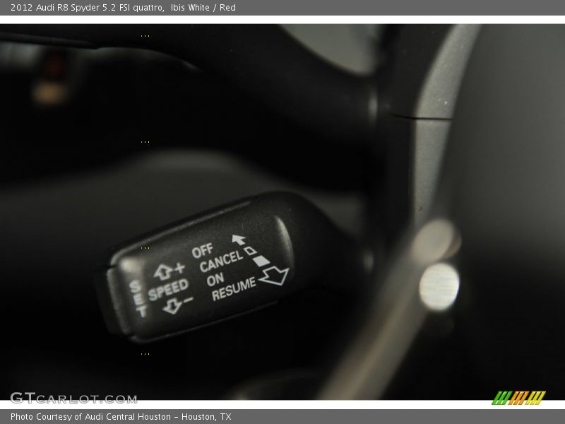 Controls of 2012 R8 Spyder 5.2 FSI quattro