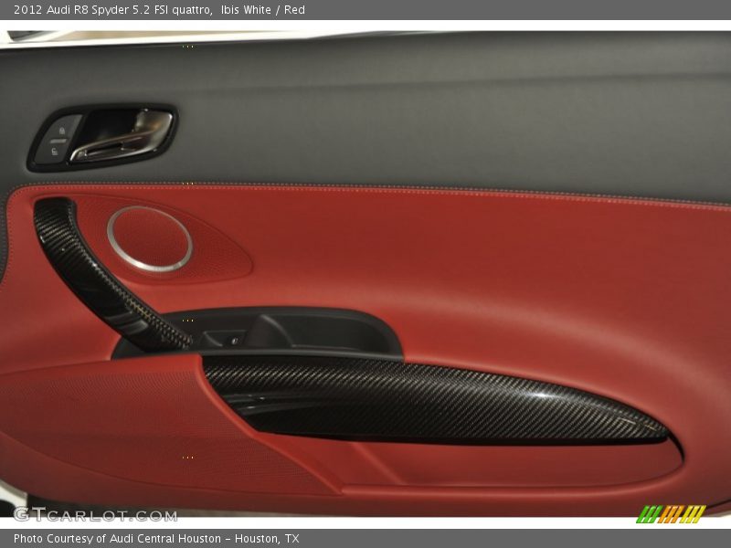 Ibis White / Red 2012 Audi R8 Spyder 5.2 FSI quattro