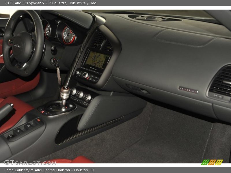Ibis White / Red 2012 Audi R8 Spyder 5.2 FSI quattro