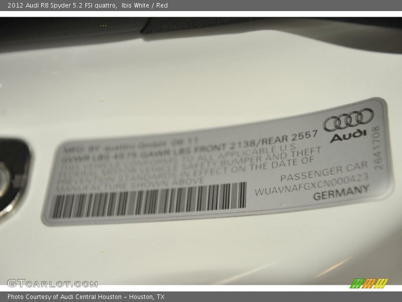Ibis White / Red 2012 Audi R8 Spyder 5.2 FSI quattro