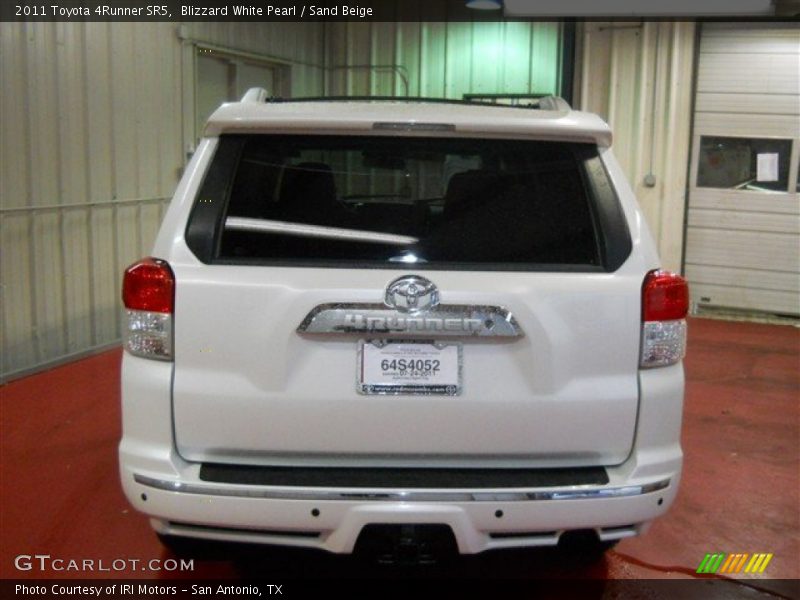 Blizzard White Pearl / Sand Beige 2011 Toyota 4Runner SR5