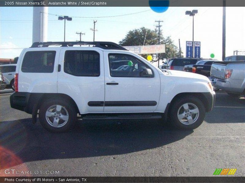 Avalanche White / Steel/Graphite 2005 Nissan Xterra SE