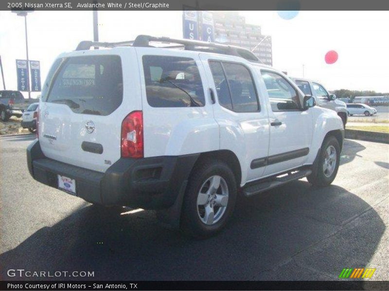 Avalanche White / Steel/Graphite 2005 Nissan Xterra SE