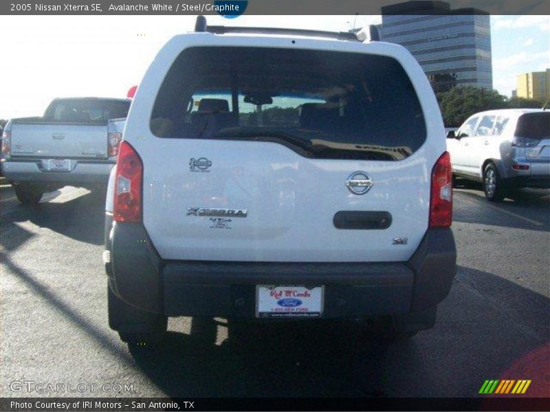 Avalanche White / Steel/Graphite 2005 Nissan Xterra SE