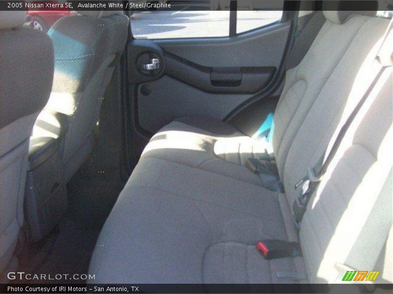 Avalanche White / Steel/Graphite 2005 Nissan Xterra SE