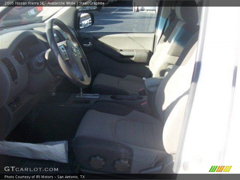 Avalanche White / Steel/Graphite 2005 Nissan Xterra SE