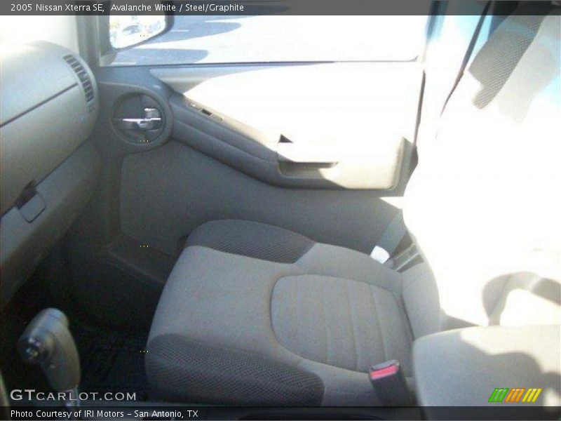 Avalanche White / Steel/Graphite 2005 Nissan Xterra SE