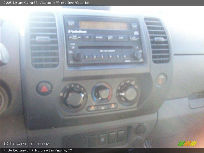 Avalanche White / Steel/Graphite 2005 Nissan Xterra SE