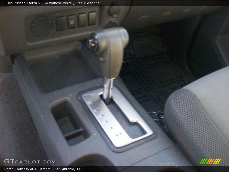Avalanche White / Steel/Graphite 2005 Nissan Xterra SE