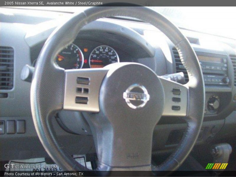 Avalanche White / Steel/Graphite 2005 Nissan Xterra SE