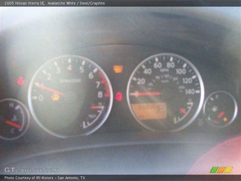 Avalanche White / Steel/Graphite 2005 Nissan Xterra SE