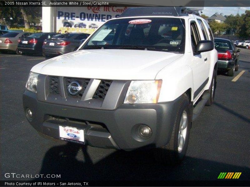 Avalanche White / Steel/Graphite 2005 Nissan Xterra SE