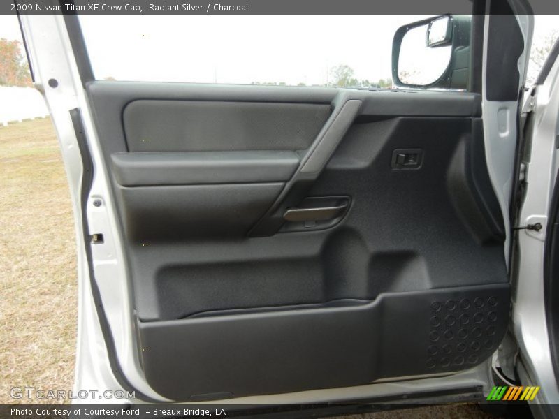 Radiant Silver / Charcoal 2009 Nissan Titan XE Crew Cab