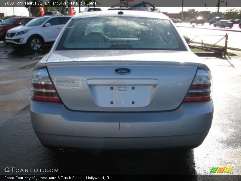 Brilliant Silver Metallic / Camel 2009 Ford Taurus SE