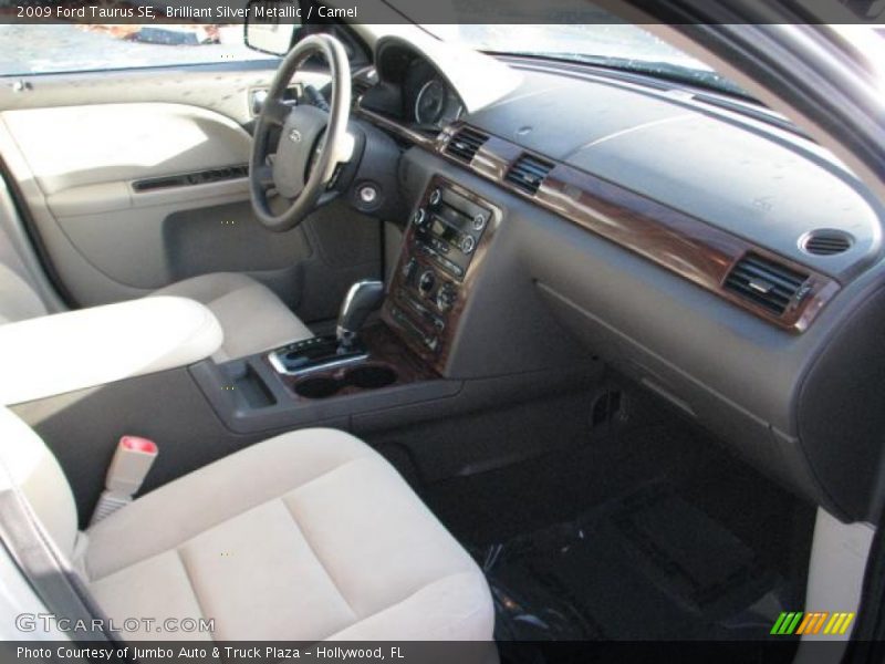 Brilliant Silver Metallic / Camel 2009 Ford Taurus SE