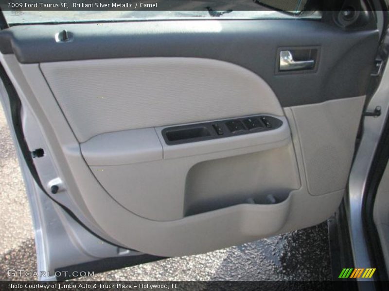Brilliant Silver Metallic / Camel 2009 Ford Taurus SE