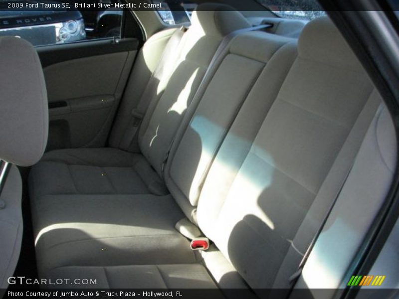 Brilliant Silver Metallic / Camel 2009 Ford Taurus SE