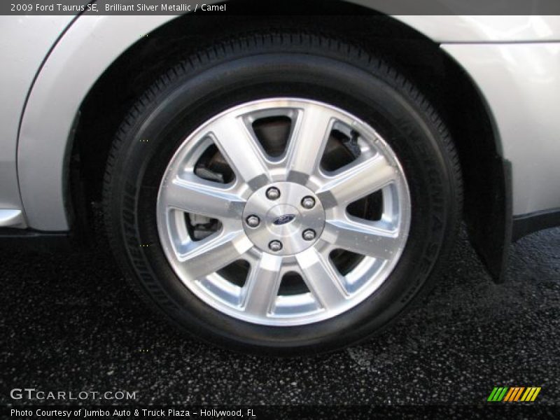 Brilliant Silver Metallic / Camel 2009 Ford Taurus SE