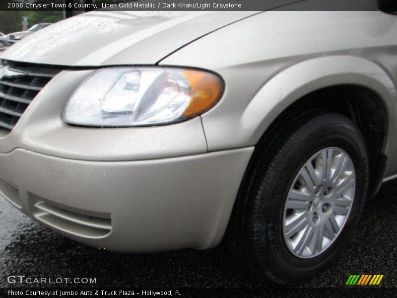 Linen Gold Metallic / Dark Khaki/Light Graystone 2006 Chrysler Town & Country