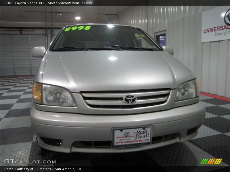 Silver Shadow Pearl / Gray 2002 Toyota Sienna XLE