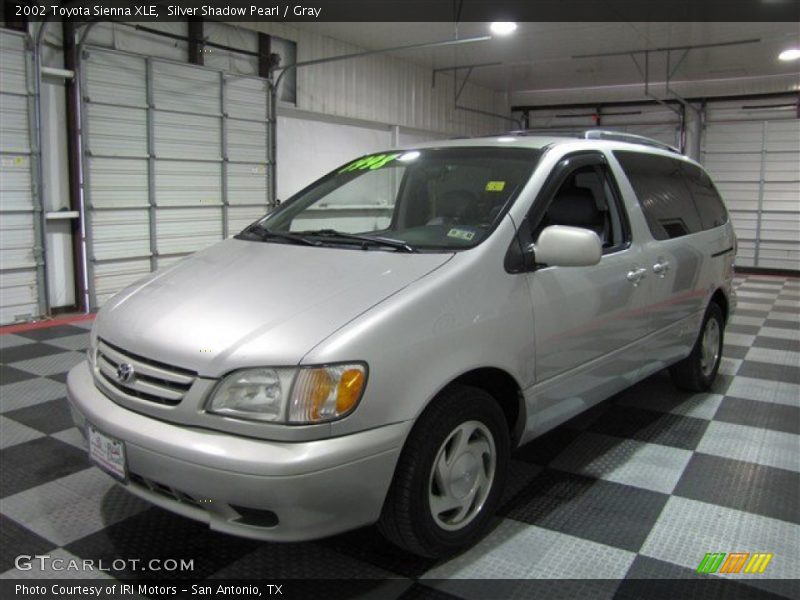 Silver Shadow Pearl / Gray 2002 Toyota Sienna XLE