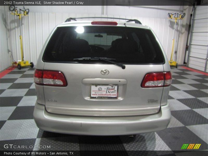 Silver Shadow Pearl / Gray 2002 Toyota Sienna XLE