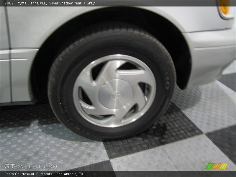 Silver Shadow Pearl / Gray 2002 Toyota Sienna XLE