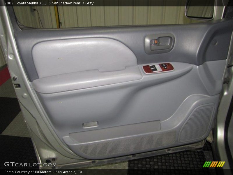 Silver Shadow Pearl / Gray 2002 Toyota Sienna XLE