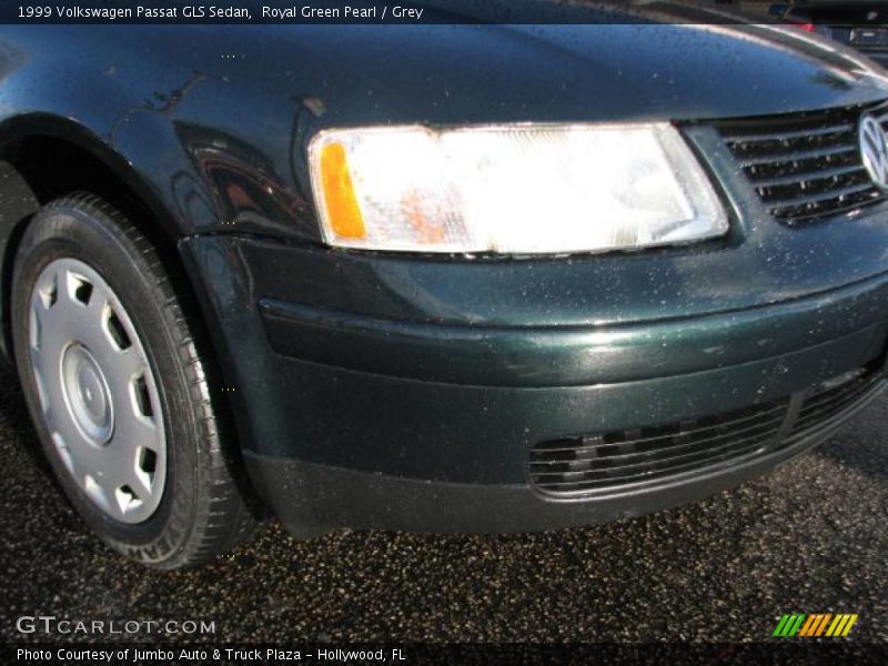 Royal Green Pearl / Grey 1999 Volkswagen Passat GLS Sedan