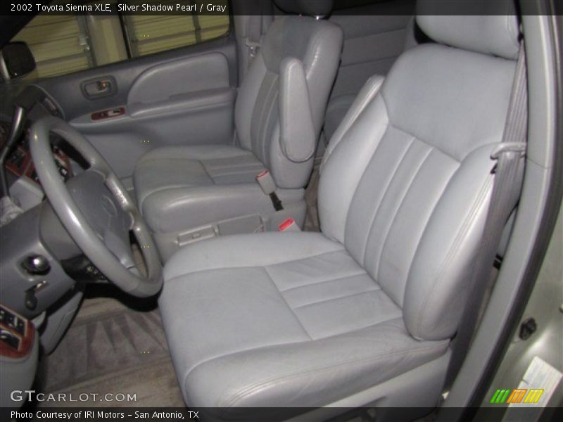Silver Shadow Pearl / Gray 2002 Toyota Sienna XLE