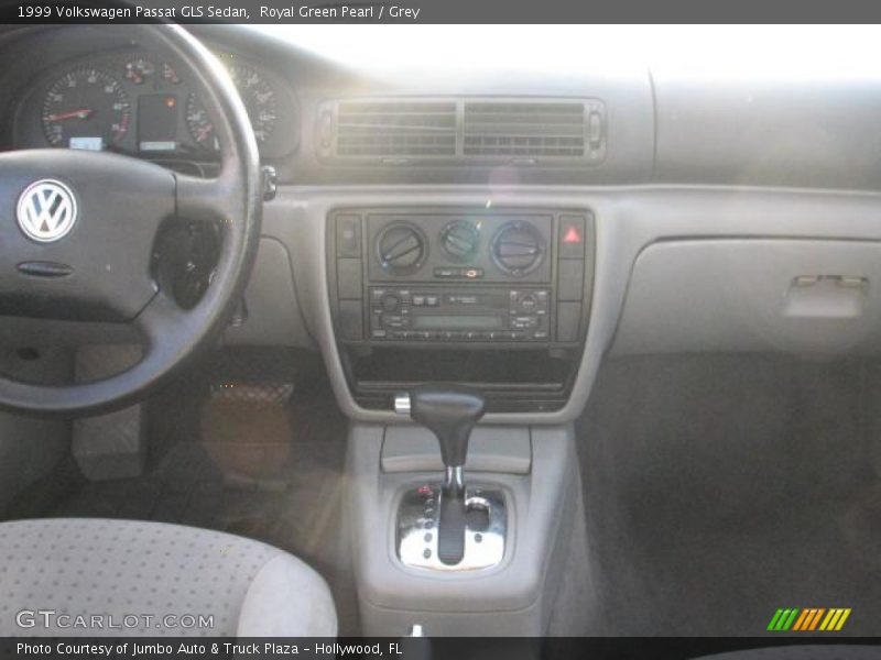 Royal Green Pearl / Grey 1999 Volkswagen Passat GLS Sedan