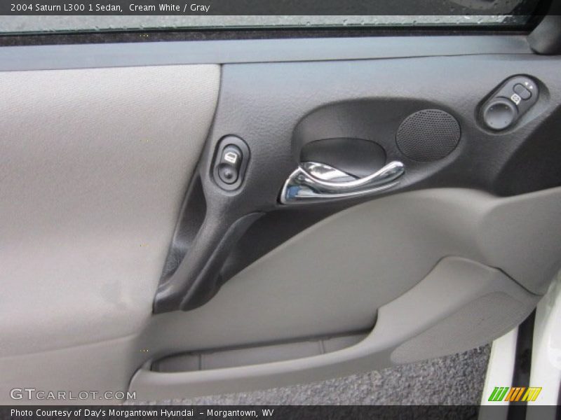 Cream White / Gray 2004 Saturn L300 1 Sedan