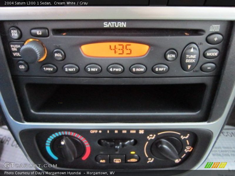 Cream White / Gray 2004 Saturn L300 1 Sedan