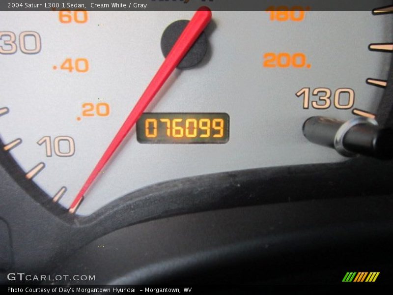 Cream White / Gray 2004 Saturn L300 1 Sedan