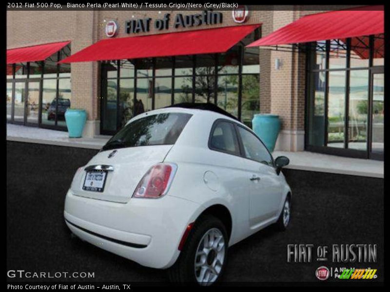 Bianco Perla (Pearl White) / Tessuto Grigio/Nero (Grey/Black) 2012 Fiat 500 Pop