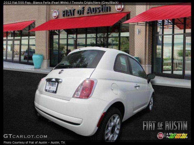 Bianco Perla (Pearl White) / Tessuto Grigio/Nero (Grey/Black) 2012 Fiat 500 Pop