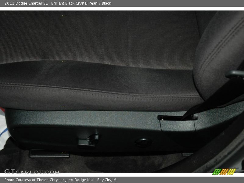 Brilliant Black Crystal Pearl / Black 2011 Dodge Charger SE