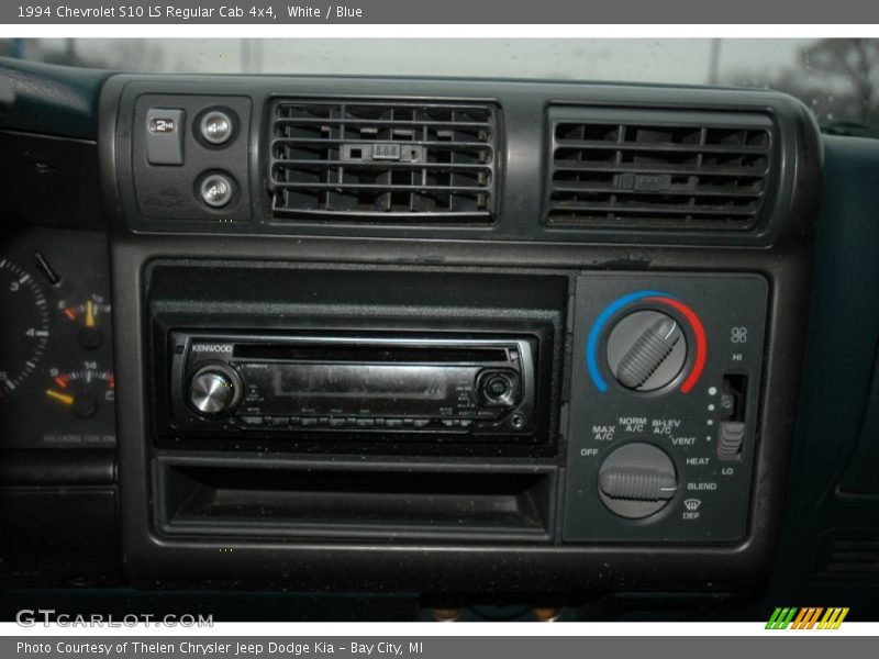 White / Blue 1994 Chevrolet S10 LS Regular Cab 4x4