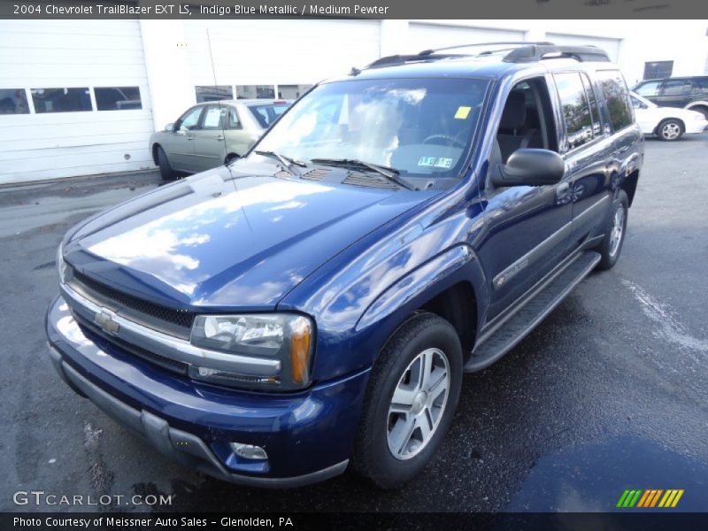 Front 3/4 View of 2004 TrailBlazer EXT LS