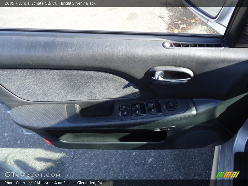 Bright Silver / Black 2005 Hyundai Sonata GLS V6