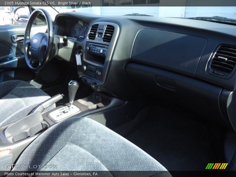 Bright Silver / Black 2005 Hyundai Sonata GLS V6