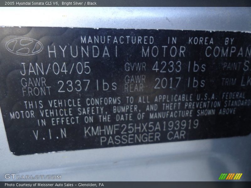 Bright Silver / Black 2005 Hyundai Sonata GLS V6