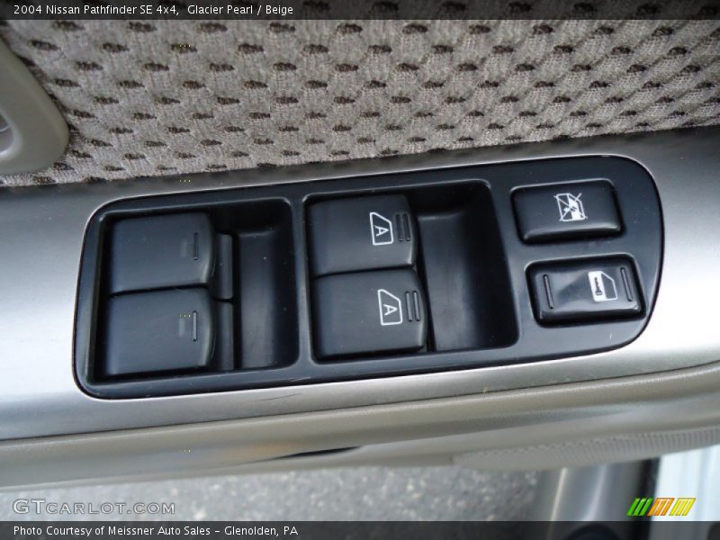 Glacier Pearl / Beige 2004 Nissan Pathfinder SE 4x4