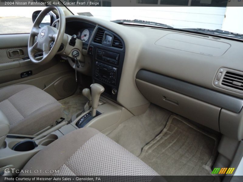 Dashboard of 2004 Pathfinder SE 4x4