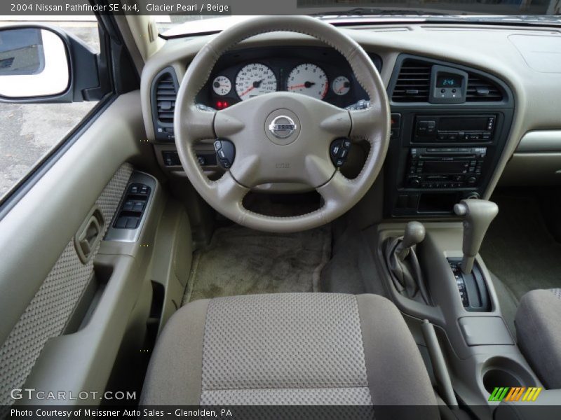 Dashboard of 2004 Pathfinder SE 4x4