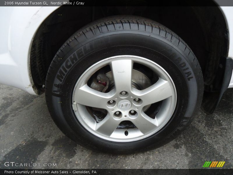 Nordic White / Gray 2006 Hyundai Tucson GL