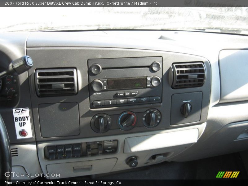 Oxford White / Medium Flint 2007 Ford F550 Super Duty XL Crew Cab Dump Truck