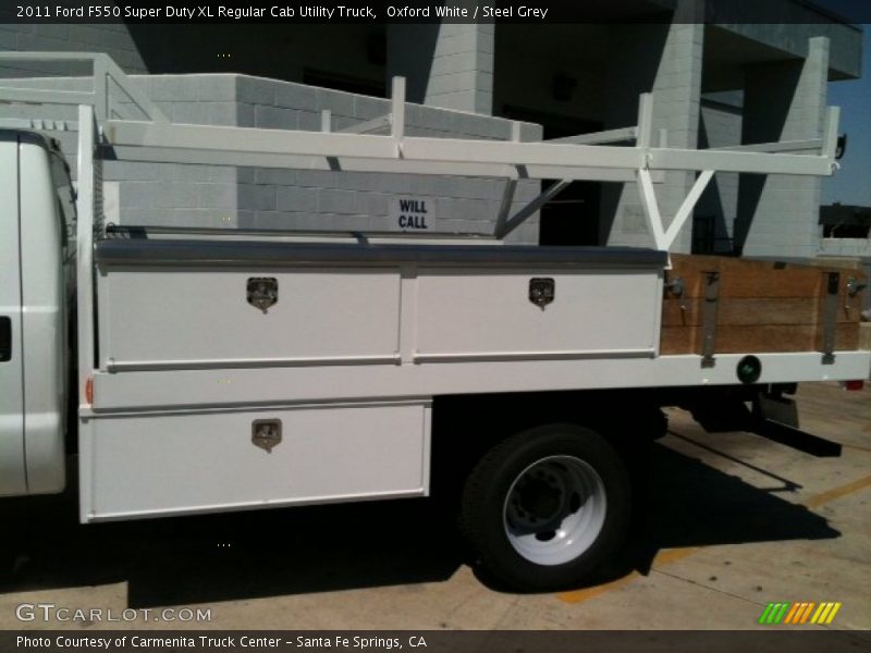 Oxford White / Steel Grey 2011 Ford F550 Super Duty XL Regular Cab Utility Truck