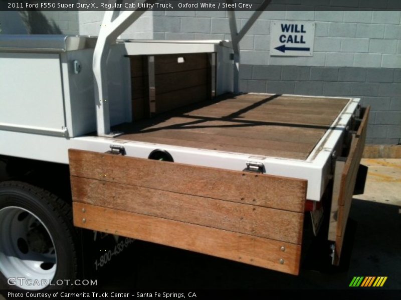 Oxford White / Steel Grey 2011 Ford F550 Super Duty XL Regular Cab Utility Truck